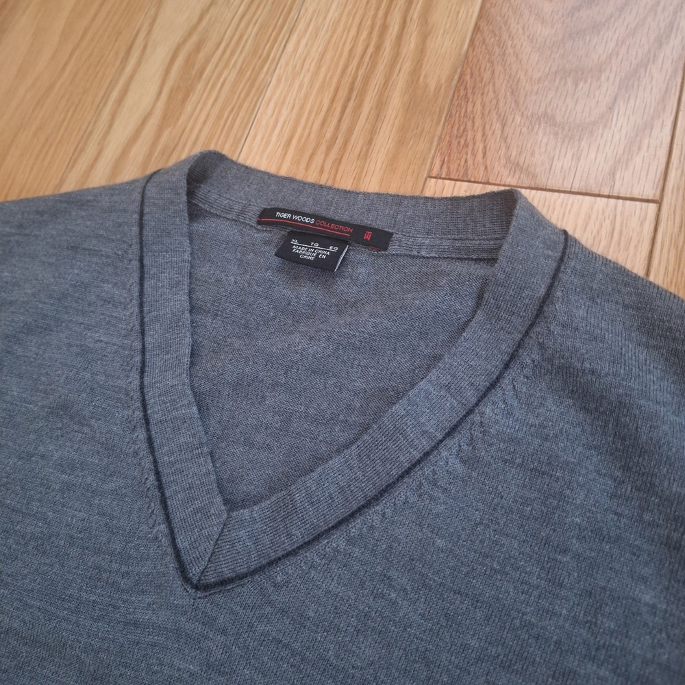 Tiger Woods Collection V-Neck Sweater Vest Grey XL 100% Wool Golf Logo Tab